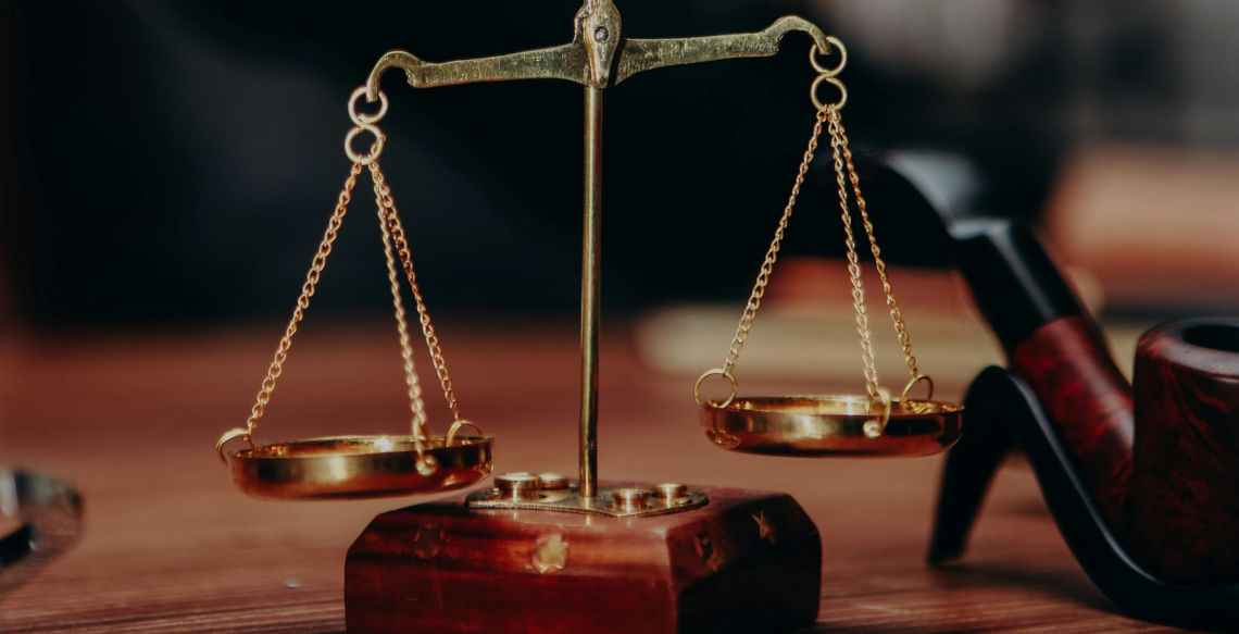Une balance à peser pour illuster la loi